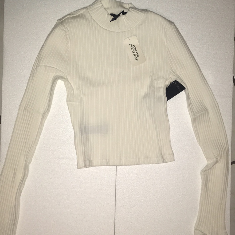 Long sleeve crop top